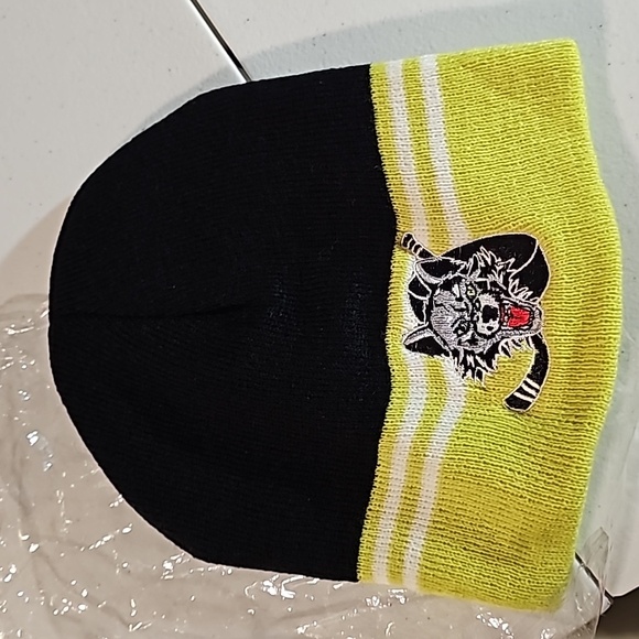 Chicago Wolves Hat Beanie - Black/Lime Green New in package - Picture 1 of 6